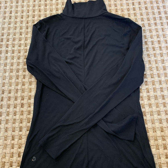 Lululemon Layer Me Turtleneck size 6 black. - Picture 4 of 7